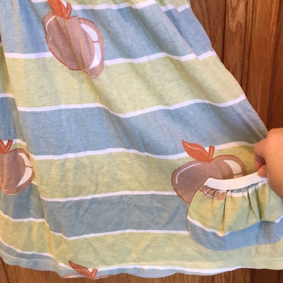 5.7.9. Green Stripes Apple Print V Neck Sleeveless Top Sz 7 - Picture 3 of 4